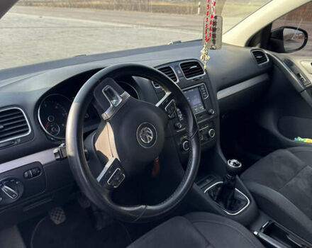 Черный Фольксваген Гольф, объемом двигателя 1.97 л и пробегом 304 тыс. км за 8300 $, фото 4 на Automoto.ua