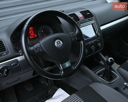 Черный Фольксваген Гольф, объемом двигателя 1.39 л и пробегом 221 тыс. км за 6800 $, фото 16 на Automoto.ua