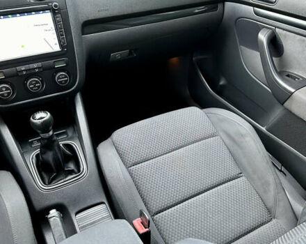 Черный Фольксваген Гольф, объемом двигателя 1.4 л и пробегом 215 тыс. км за 5999 $, фото 11 на Automoto.ua