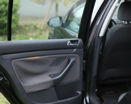 Черный Фольксваген Гольф, объемом двигателя 1.39 л и пробегом 200 тыс. км за 5900 $, фото 5 на Automoto.ua