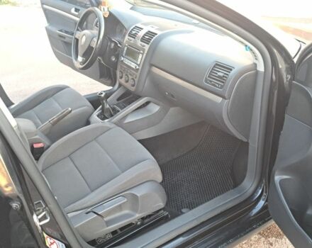 Черный Фольксваген Гольф, объемом двигателя 2 л и пробегом 287 тыс. км за 5799 $, фото 1 на Automoto.ua