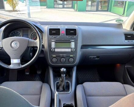 Черный Фольксваген Гольф, объемом двигателя 1.6 л и пробегом 258 тыс. км за 5700 $, фото 7 на Automoto.ua