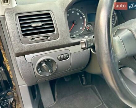 Черный Фольксваген Гольф, объемом двигателя 1.6 л и пробегом 215 тыс. км за 6300 $, фото 49 на Automoto.ua