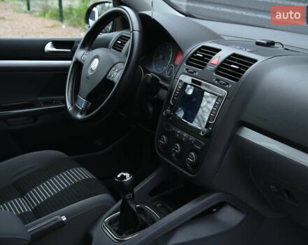 Черный Фольксваген Гольф, объемом двигателя 1.39 л и пробегом 221 тыс. км за 6800 $, фото 30 на Automoto.ua