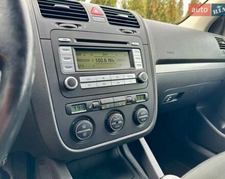 Черный Фольксваген Гольф, объемом двигателя 1.6 л и пробегом 215 тыс. км за 6300 $, фото 57 на Automoto.ua