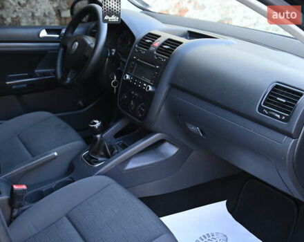 Чорний Фольксваген Гольф, об'ємом двигуна 1.4 л та пробігом 212 тис. км за 5555 $, фото 27 на Automoto.ua