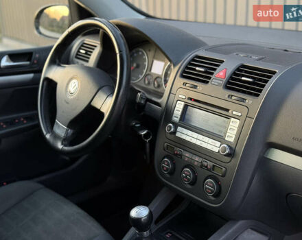 Черный Фольксваген Гольф, объемом двигателя 1.4 л и пробегом 211 тыс. км за 5690 $, фото 71 на Automoto.ua