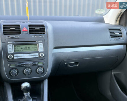 Чорний Фольксваген Гольф, об'ємом двигуна 1.4 л та пробігом 211 тис. км за 5650 $, фото 65 на Automoto.ua