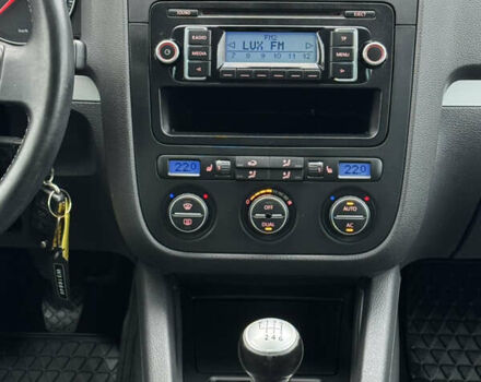 Черный Фольксваген Гольф, объемом двигателя 1.4 л и пробегом 184 тыс. км за 5950 $, фото 14 на Automoto.ua