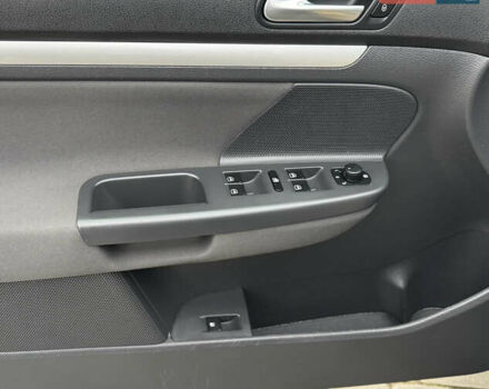 Черный Фольксваген Гольф, объемом двигателя 1.4 л и пробегом 184 тыс. км за 5950 $, фото 18 на Automoto.ua