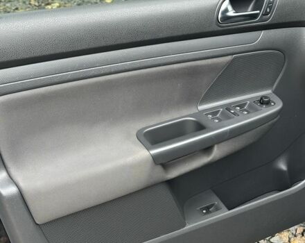 Черный Фольксваген Гольф, объемом двигателя 1.6 л и пробегом 210 тыс. км за 6500 $, фото 8 на Automoto.ua