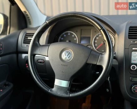 Черный Фольксваген Гольф, объемом двигателя 1.4 л и пробегом 211 тыс. км за 5690 $, фото 76 на Automoto.ua