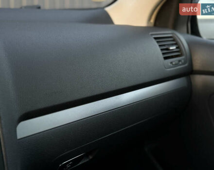 Черный Фольксваген Гольф, объемом двигателя 1.4 л и пробегом 211 тыс. км за 5690 $, фото 86 на Automoto.ua