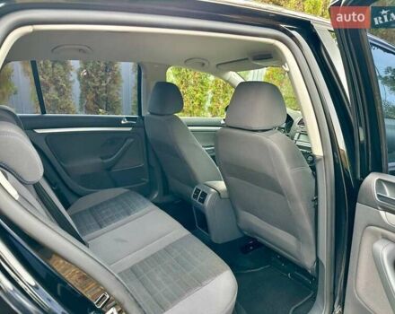 Черный Фольксваген Гольф, объемом двигателя 1.6 л и пробегом 215 тыс. км за 6300 $, фото 73 на Automoto.ua