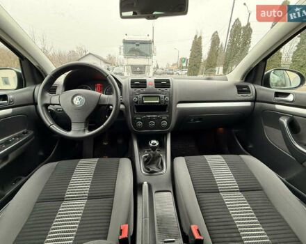 Черный Фольксваген Гольф, объемом двигателя 1.6 л и пробегом 226 тыс. км за 6950 $, фото 10 на Automoto.ua