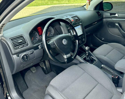 Черный Фольксваген Гольф, объемом двигателя 1.4 л и пробегом 215 тыс. км за 5999 $, фото 12 на Automoto.ua