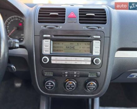 Чорний Фольксваген Гольф, об'ємом двигуна 1.6 л та пробігом 198 тис. км за 6999 $, фото 24 на Automoto.ua