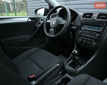 Черный Фольксваген Гольф, объемом двигателя 1.6 л и пробегом 217 тыс. км за 7700 $, фото 33 на Automoto.ua