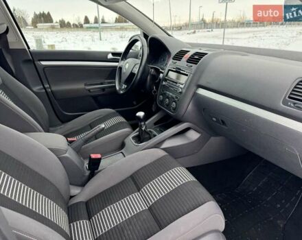 Черный Фольксваген Гольф, объемом двигателя 1.6 л и пробегом 198 тыс. км за 6890 $, фото 44 на Automoto.ua