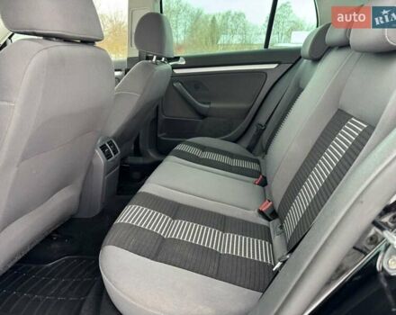 Черный Фольксваген Гольф, объемом двигателя 1.6 л и пробегом 198 тыс. км за 6890 $, фото 53 на Automoto.ua