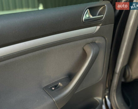 Черный Фольксваген Гольф, объемом двигателя 1.4 л и пробегом 211 тыс. км за 5690 $, фото 60 на Automoto.ua