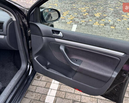 Черный Фольксваген Гольф, объемом двигателя 1.39 л и пробегом 242 тыс. км за 6999 $, фото 21 на Automoto.ua