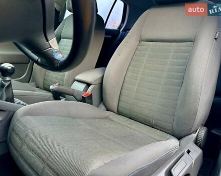 Черный Фольксваген Гольф, объемом двигателя 1.6 л и пробегом 215 тыс. км за 6300 $, фото 51 на Automoto.ua