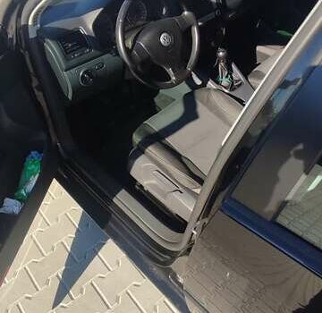 Черный Фольксваген Гольф, объемом двигателя 1.6 л и пробегом 280 тыс. км за 6300 $, фото 6 на Automoto.ua