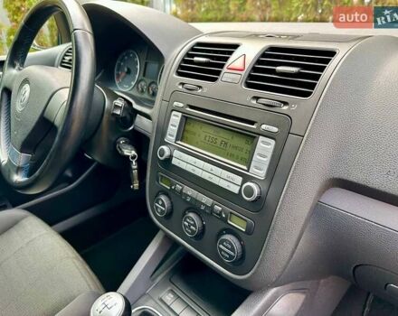 Черный Фольксваген Гольф, объемом двигателя 1.6 л и пробегом 215 тыс. км за 6300 $, фото 78 на Automoto.ua