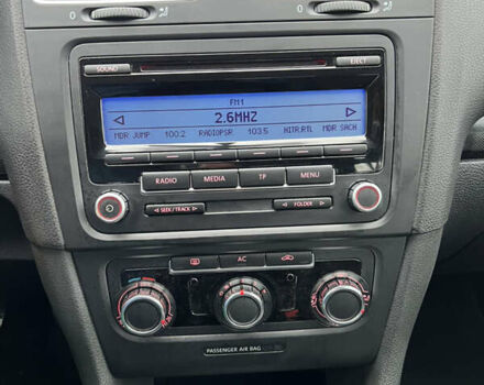 Черный Фольксваген Гольф, объемом двигателя 1.6 л и пробегом 241 тыс. км за 7999 $, фото 26 на Automoto.ua