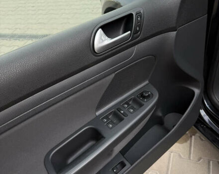 Черный Фольксваген Гольф, объемом двигателя 1.6 л и пробегом 243 тыс. км за 5999 $, фото 19 на Automoto.ua