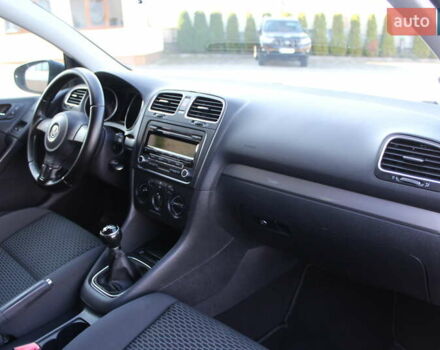 Черный Фольксваген Гольф, объемом двигателя 1.6 л и пробегом 210 тыс. км за 7350 $, фото 68 на Automoto.ua