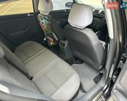 Черный Фольксваген Гольф, объемом двигателя 1.6 л и пробегом 196 тыс. км за 7000 $, фото 27 на Automoto.ua