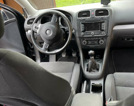 Черный Фольксваген Гольф, объемом двигателя 1.6 л и пробегом 281 тыс. км за 8000 $, фото 1 на Automoto.ua