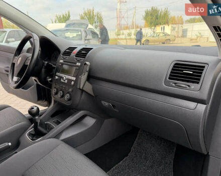 Черный Фольксваген Гольф, объемом двигателя 1.6 л и пробегом 243 тыс. км за 5999 $, фото 29 на Automoto.ua