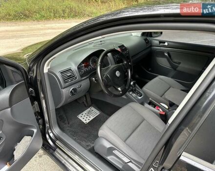 Черный Фольксваген Гольф, объемом двигателя 1.6 л и пробегом 196 тыс. км за 7000 $, фото 24 на Automoto.ua