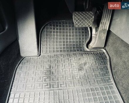 Черный Фольксваген Гольф, объемом двигателя 1.6 л и пробегом 247 тыс. км за 7950 $, фото 53 на Automoto.ua