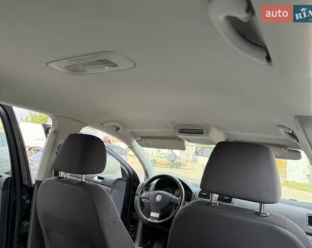 Черный Фольксваген Гольф, объемом двигателя 1.6 л и пробегом 243 тыс. км за 5999 $, фото 30 на Automoto.ua