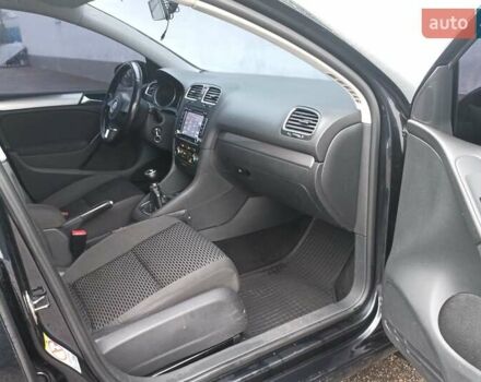 Черный Фольксваген Гольф, объемом двигателя 1.6 л и пробегом 214 тыс. км за 8200 $, фото 18 на Automoto.ua