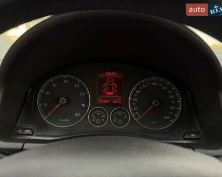 Черный Фольксваген Гольф, объемом двигателя 1.6 л и пробегом 243 тыс. км за 5999 $, фото 34 на Automoto.ua