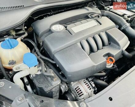 Черный Фольксваген Гольф, объемом двигателя 1.6 л и пробегом 247 тыс. км за 7950 $, фото 60 на Automoto.ua