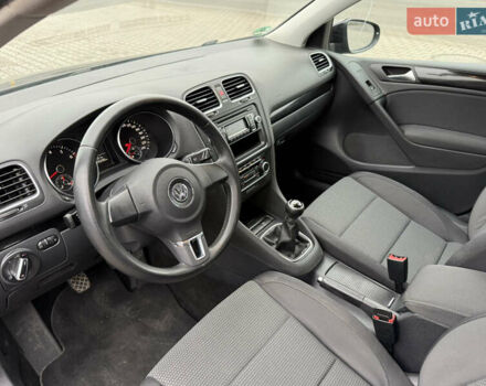 Черный Фольксваген Гольф, объемом двигателя 1.6 л и пробегом 198 тыс. км за 7899 $, фото 42 на Automoto.ua