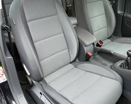 Черный Фольксваген Гольф, объемом двигателя 1.6 л и пробегом 198 тыс. км за 7899 $, фото 98 на Automoto.ua