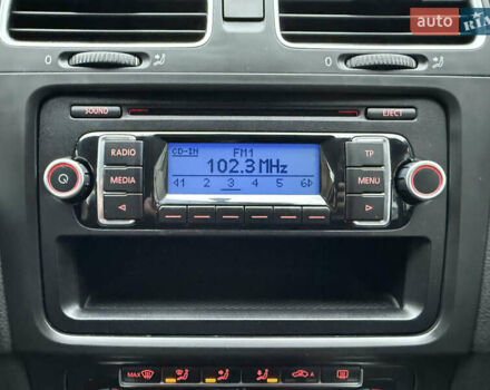 Черный Фольксваген Гольф, объемом двигателя 1.6 л и пробегом 198 тыс. км за 7899 $, фото 85 на Automoto.ua