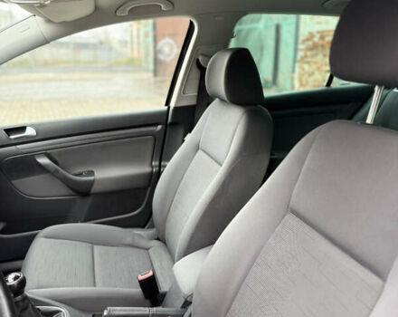 Черный Фольксваген Гольф, объемом двигателя 1.6 л и пробегом 185 тыс. км за 6999 $, фото 28 на Automoto.ua