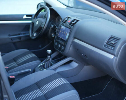 Черный Фольксваген Гольф, объемом двигателя 1.4 л и пробегом 258 тыс. км за 5999 $, фото 8 на Automoto.ua