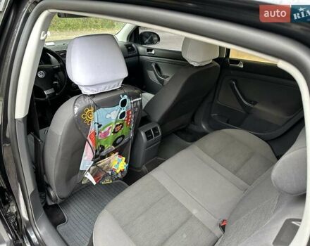 Черный Фольксваген Гольф, объемом двигателя 1.6 л и пробегом 196 тыс. км за 7000 $, фото 25 на Automoto.ua