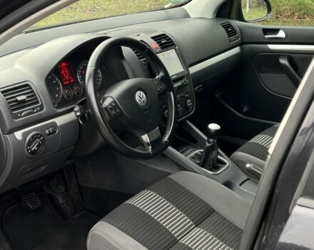 Черный Фольксваген Гольф, объемом двигателя 1.6 л и пробегом 167 тыс. км за 6999 $, фото 7 на Automoto.ua