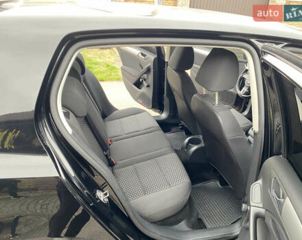 Черный Фольксваген Гольф, объемом двигателя 1.4 л и пробегом 242 тыс. км за 5699 $, фото 28 на Automoto.ua