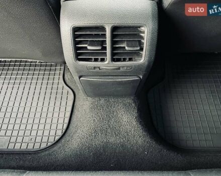 Черный Фольксваген Гольф, объемом двигателя 1.6 л и пробегом 247 тыс. км за 7950 $, фото 48 на Automoto.ua